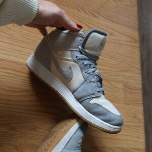 Jordan 1 Mid SE Coconut Milk